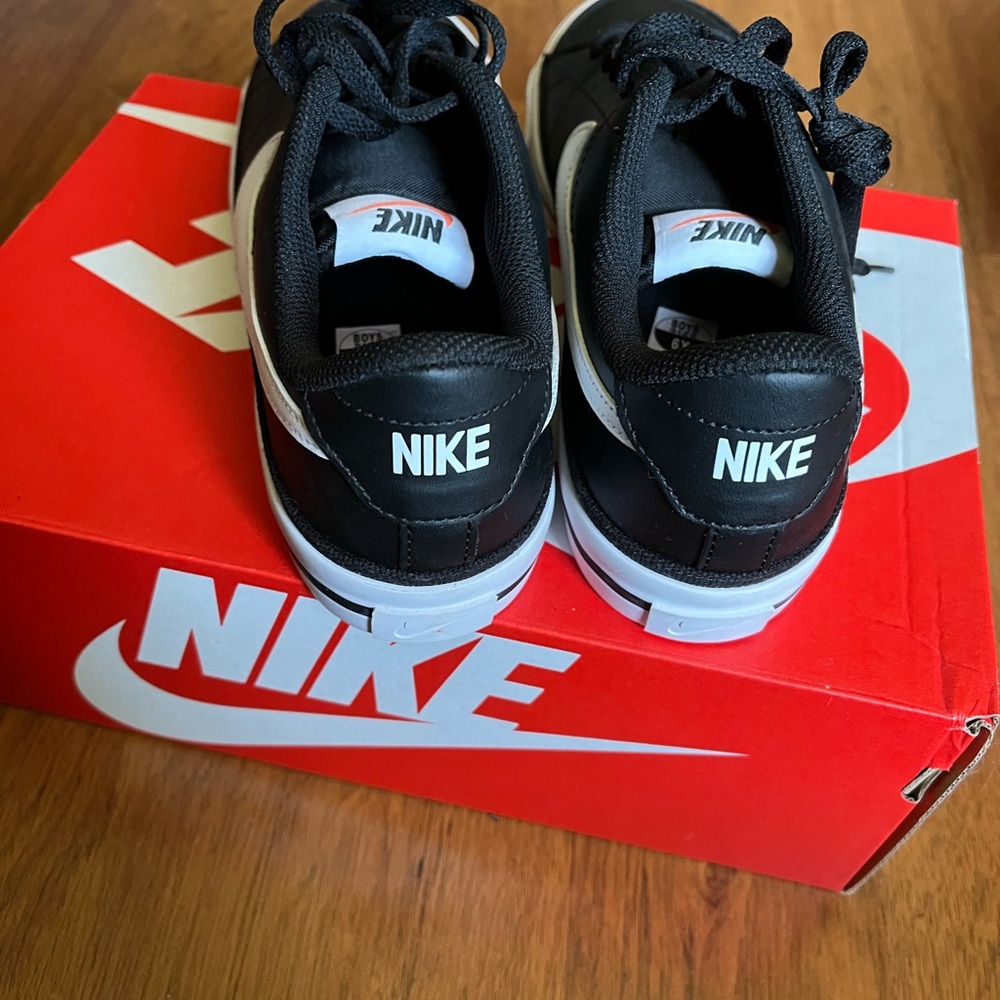 Nike NEW Court Legacy Sneakers Black White, boys/mens size 6Y - Picture 6 of 8